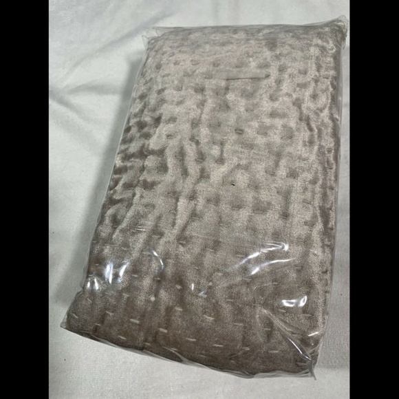 NEW Hotel Collection Velvet Quilted (1 ) Standard Pillow‎ Case Sham - Picture 1 of 11